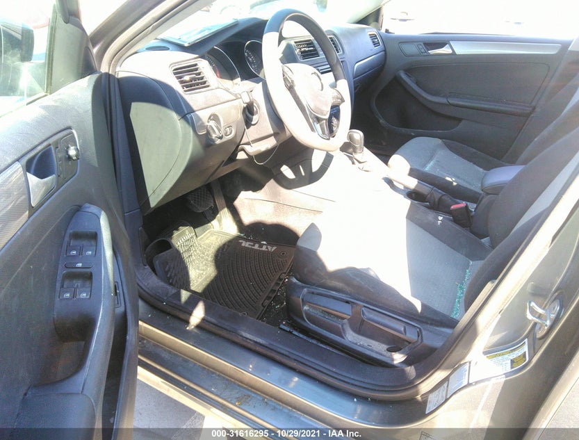 3VW2B7AJXHM273584