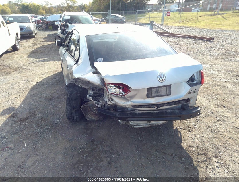 3VW2K7AJ9BM379015
