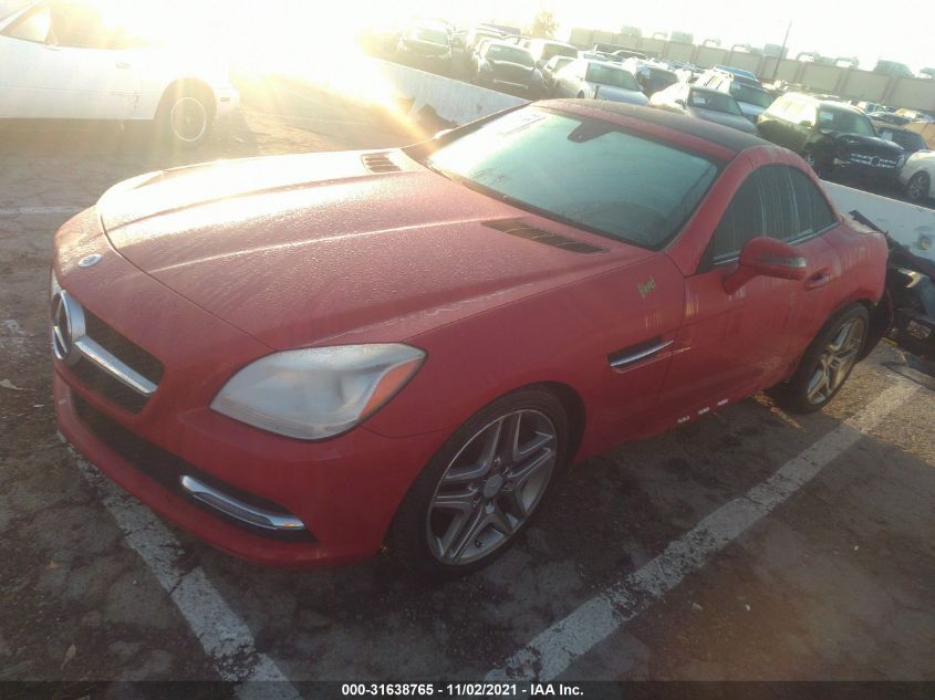 VIN WDDPK4HA5DF069272 2013 Mercedes-Benz SLK-Class,... no.2