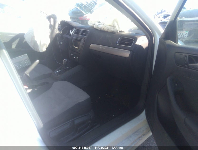 3VW2B7AJ1JM238566