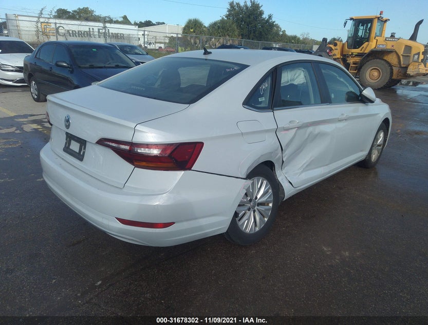 3VWCB7BU9KM142571