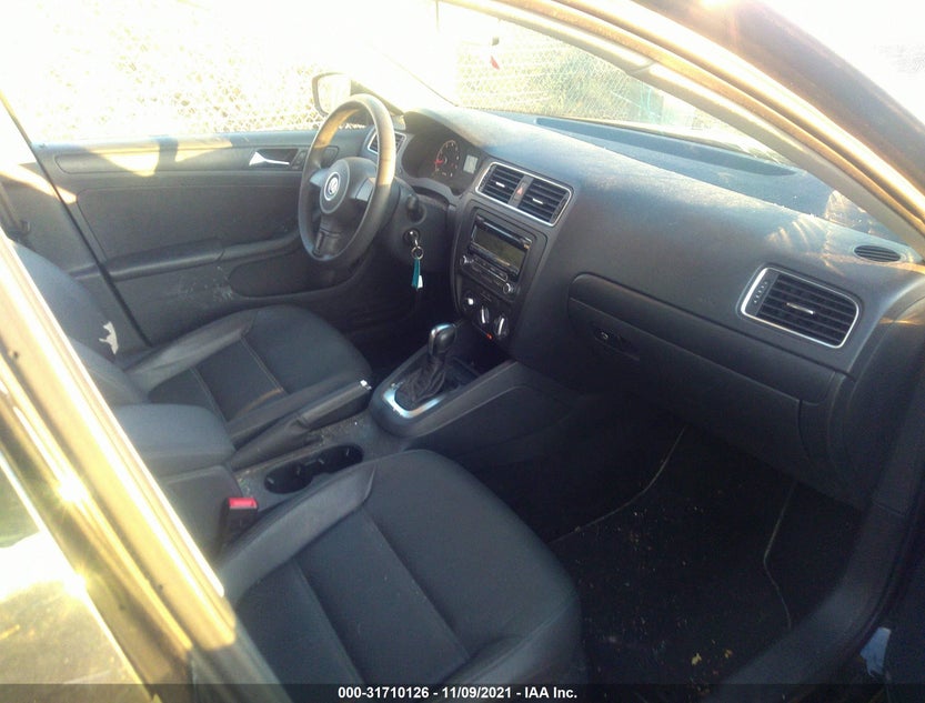 3VWDX7AJ4BM048675