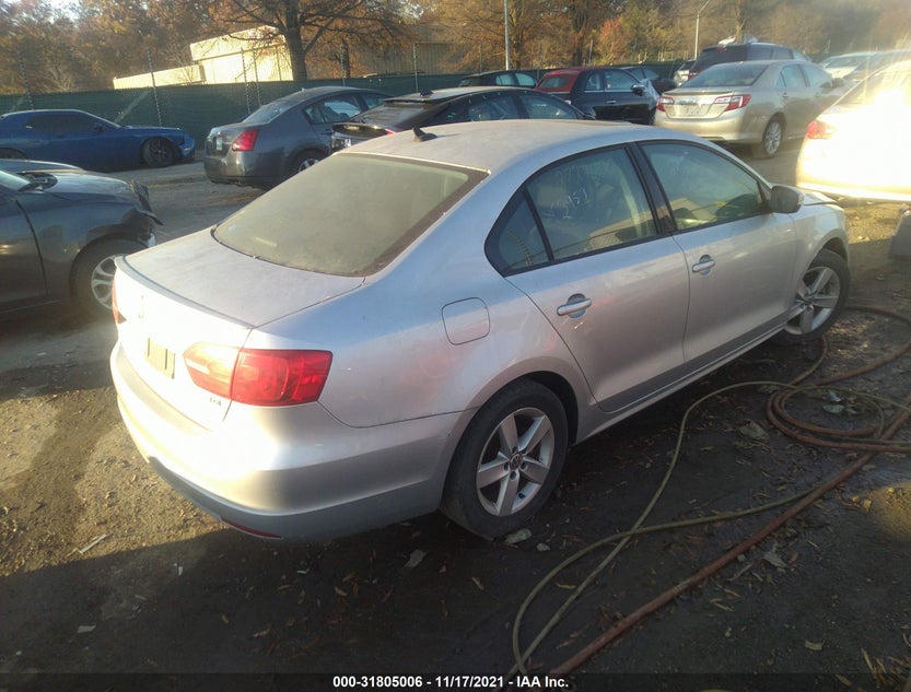 3VWLL7AJ8CM380353