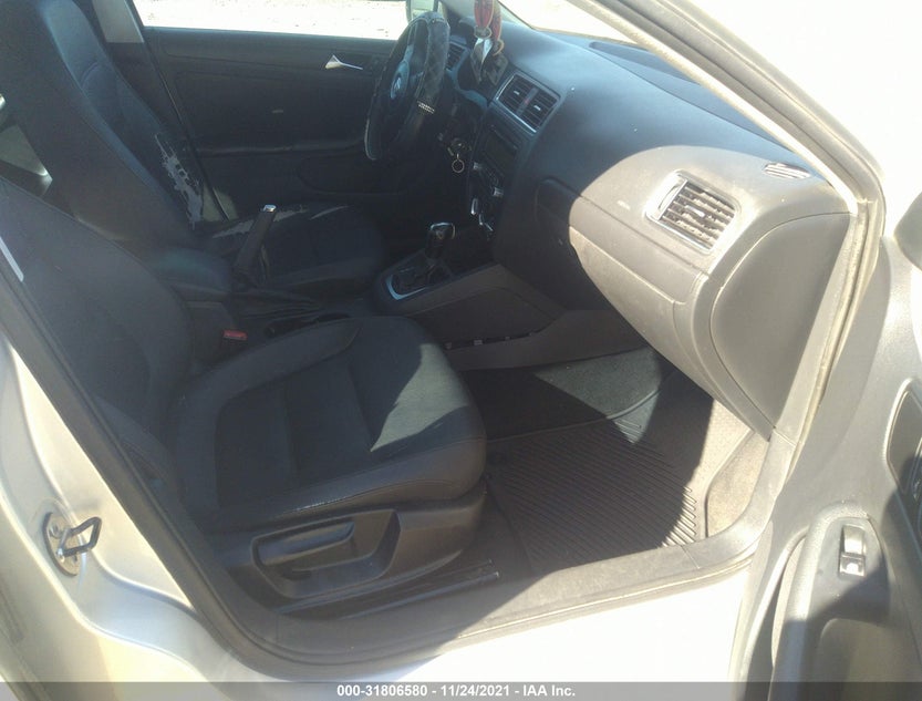 3VWDX7AJ1BM354832