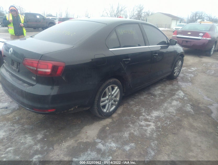 3VW2B7AJ4HM247241