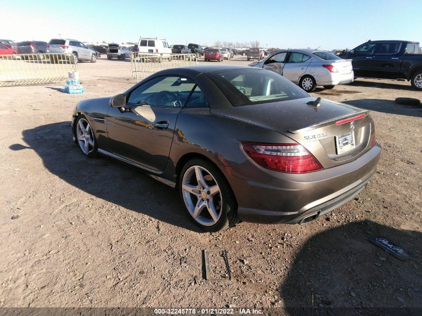 VIN WDDPK3JA2GF119859 2016 Mercedes-Benz SLK-Class,... no.3