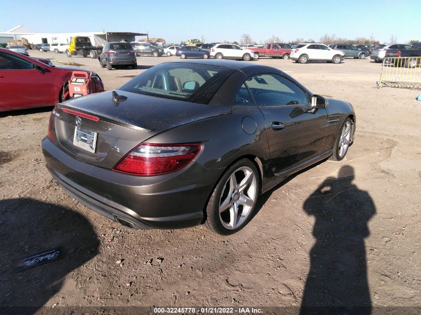 VIN WDDPK3JA2GF119859 2016 Mercedes-Benz SLK-Class,... no.4