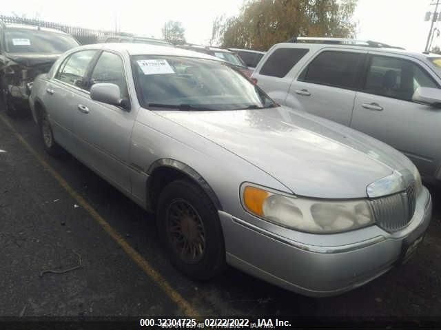 1LNFM82W8WY731165 1998 Lincoln Town Car Signature