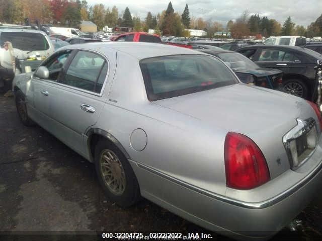 1LNFM82W8WY731165 1998 Lincoln Town Car Signature