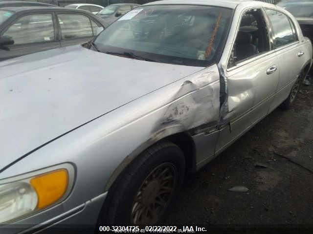 1LNFM82W8WY731165 1998 Lincoln Town Car Signature