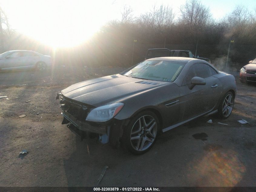 VIN WDDPK5HA5GF115175 2016 Mercedes-Benz SLK-Class,... no.2