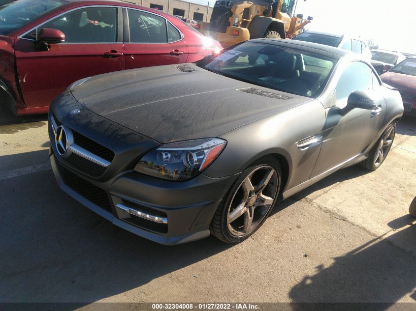 VIN WDDPK3JA0GF120024 2016 Mercedes-Benz SLK-Class,... no.2