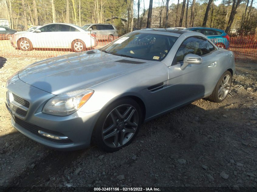 VIN WDDPK4HA7FF097495 2015 Mercedes-Benz SLK-Class,... no.2