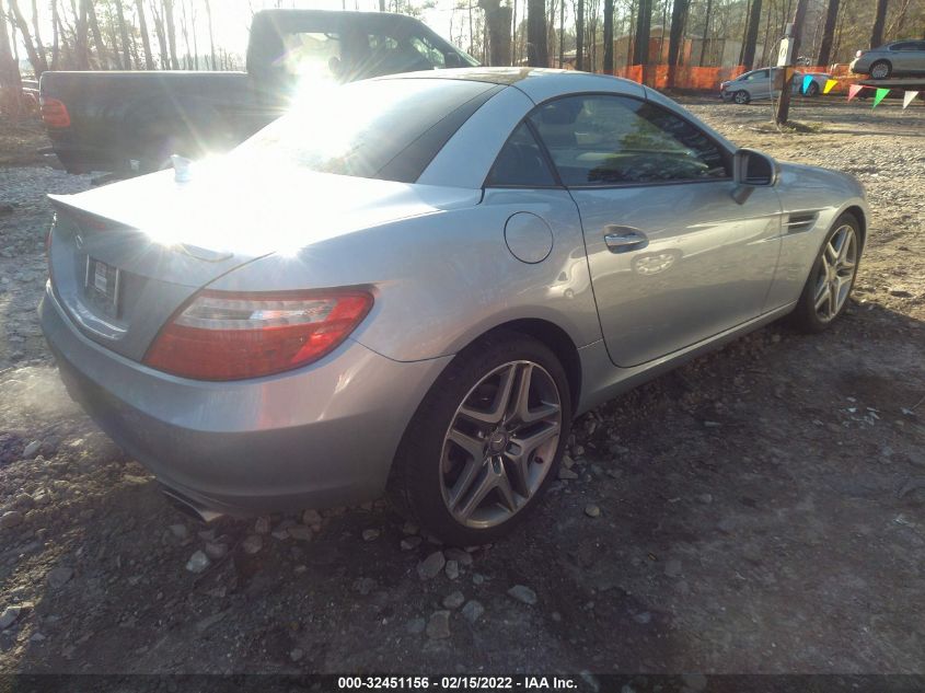 VIN WDDPK4HA7FF097495 2015 Mercedes-Benz SLK-Class,... no.4