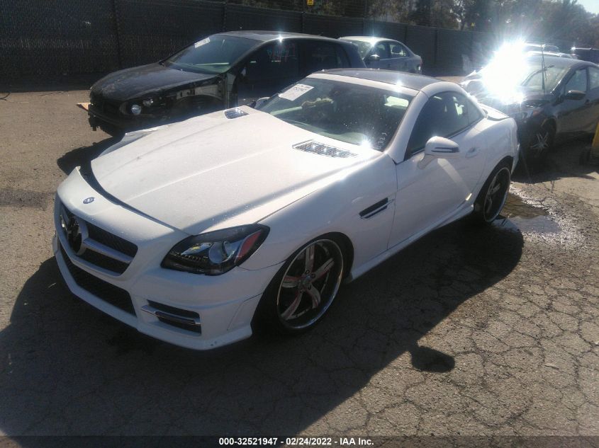 VIN WDDPK4HA5FF100877 2015 Mercedes-Benz SLK-Class,... no.2