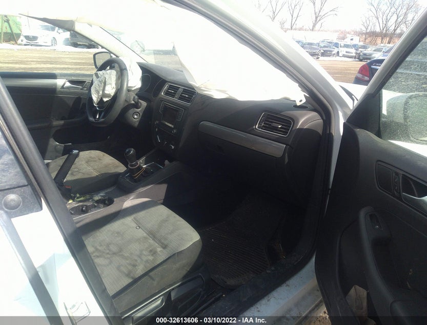 3VW167AJ8JM243988