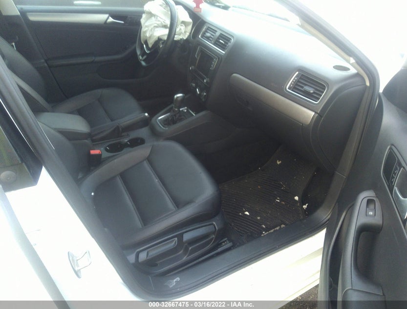 3VWDB7AJ0HM290404