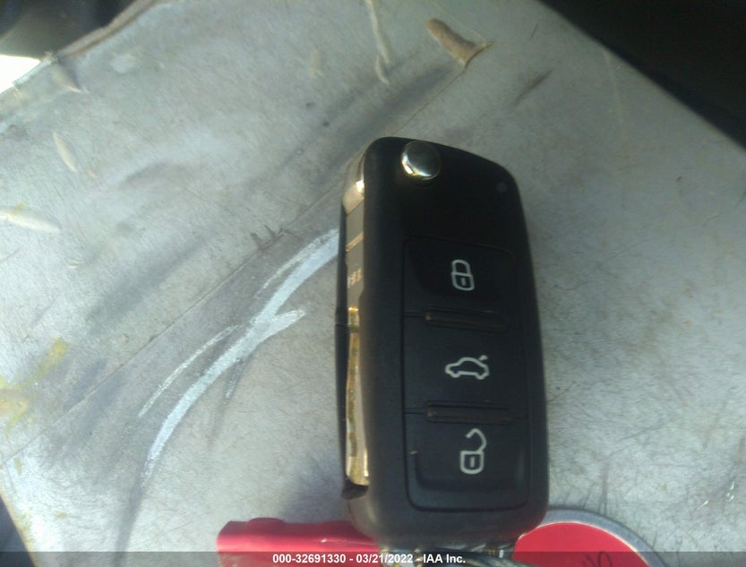 3VWDB7AJ8HM310088