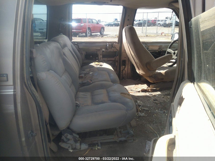 1994 Chevrolet Suburban C1500 VIN: 1GNEC16K9RJ373385 Lot: 32729700