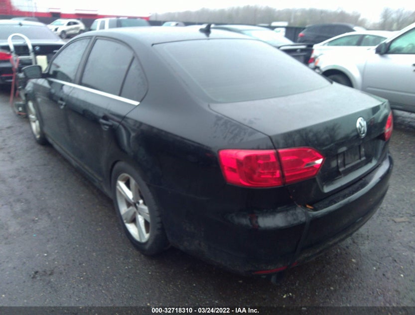 3VWD17AJ2EM411500