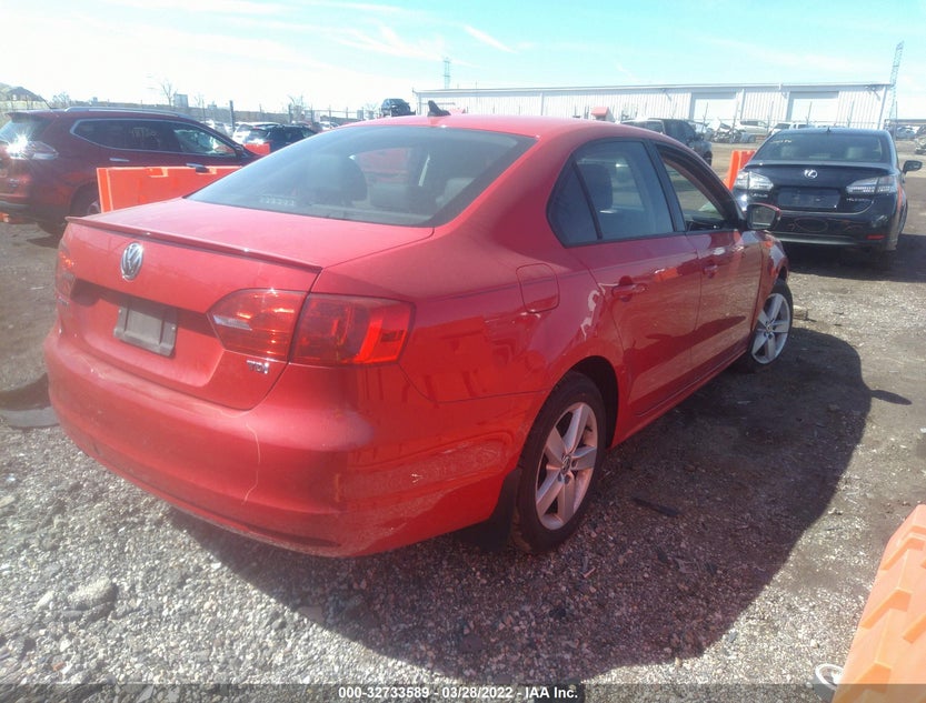 3VWLL7AJ4CM367826