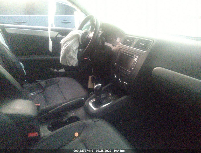 3VWD17AJ2EM393600