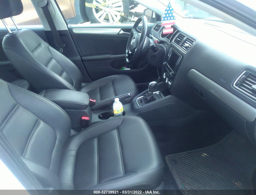 3VWDB7AJ5HM202835