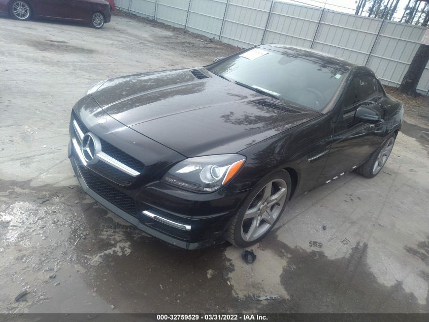 VIN WDDPK3JA1GF118640 2016 Mercedes-Benz SLK-Class,... no.2