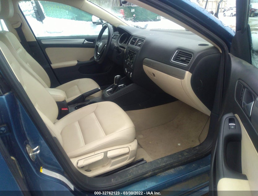 3VWD17AJ8FM245663