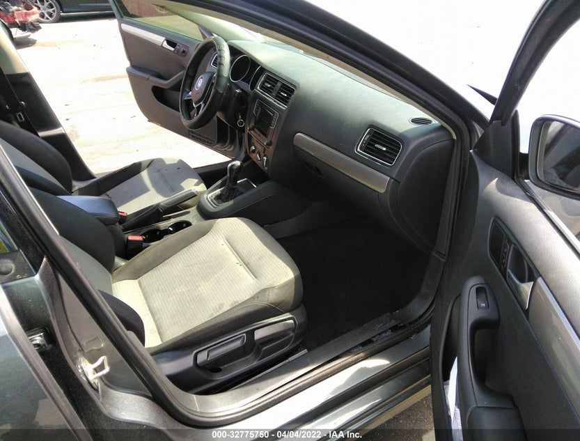 3VW2B7AJ2HM281193