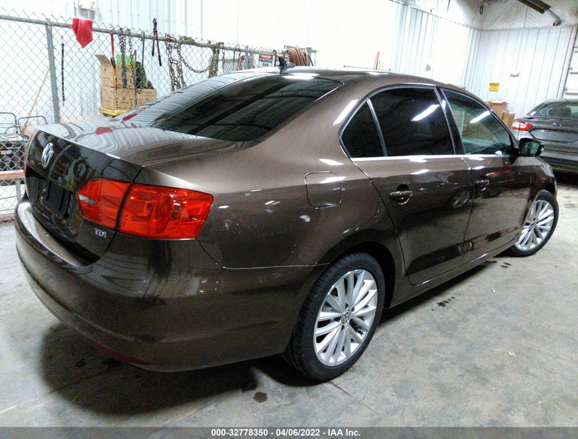 3VW3L7AJ5DM390002