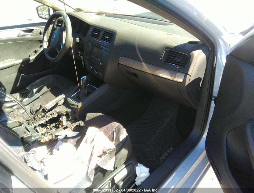 3VW2B7AJ4HM403357
