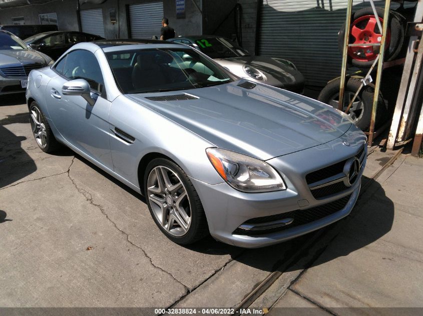 VIN WDDPK4HA4DF065682 2013 Mercedes-Benz SLK-Class,... no.1