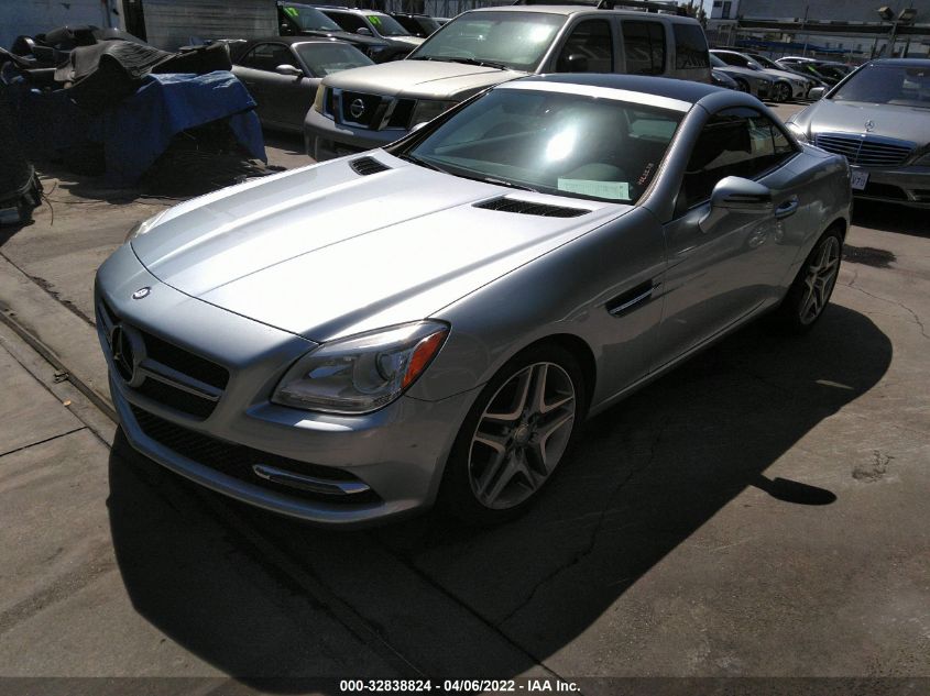 VIN WDDPK4HA4DF065682 2013 Mercedes-Benz SLK-Class,... no.2