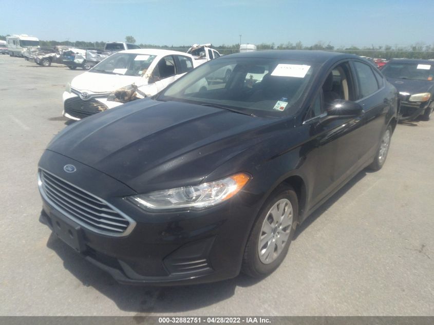 2019 Ford Fusion S VIN: 3FA6P0G76KR284025 Lot: 32882751