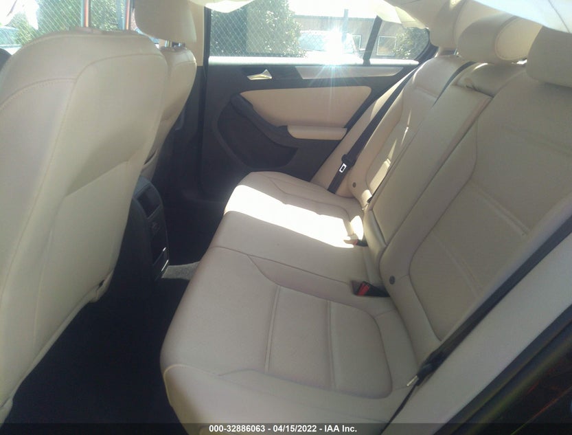 3VWDB7AJ7JM241853