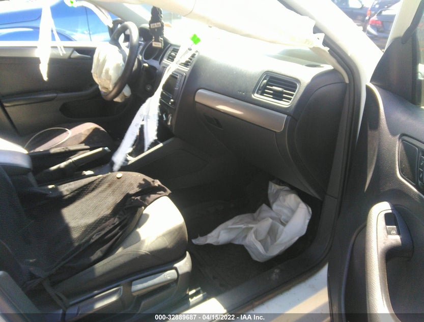 3VW2B7AJ0HM324493