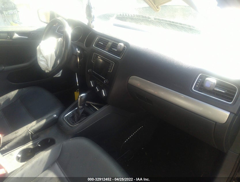 3VWDB7AJ3JM227108