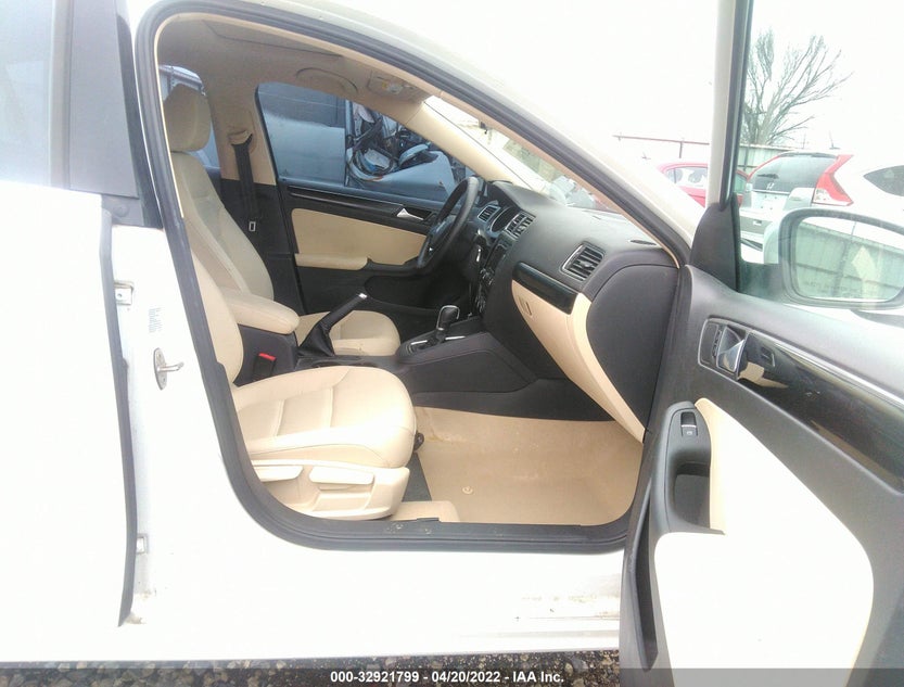 3VWLA7AJ1FM244575