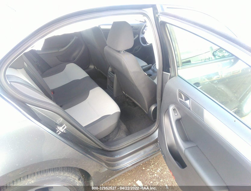 3VW2B7AJ1JM236624