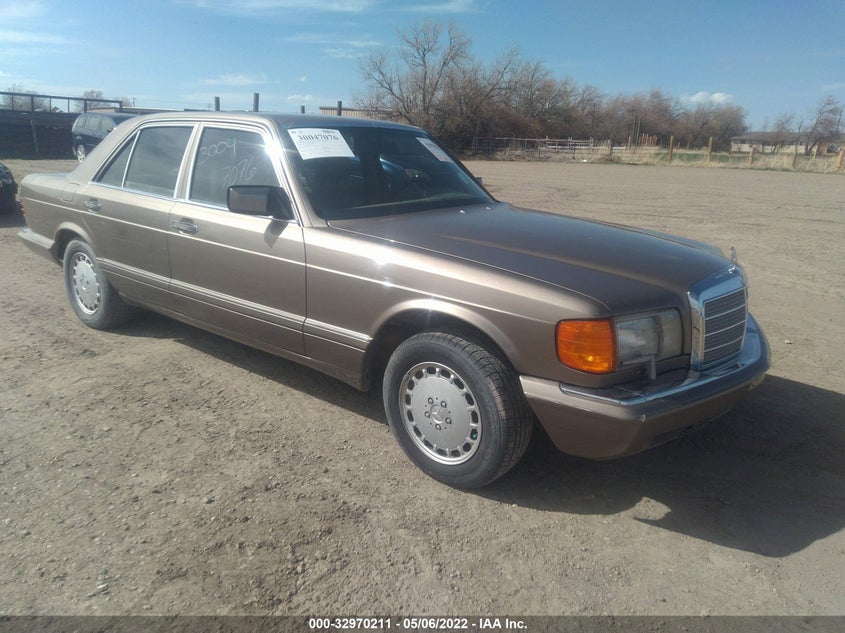 1989 Mercedes-Benz 300 Se gold sedan gasoline WDBCA24D8KA427909 photo #1