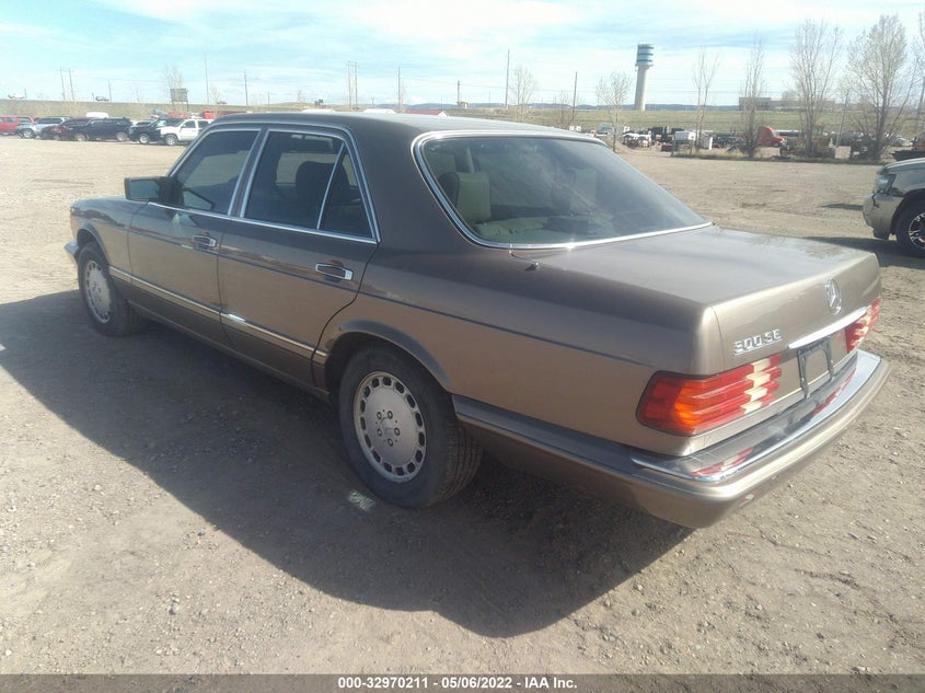 1989 Mercedes-Benz 300 Se gold sedan gasoline WDBCA24D8KA427909 photo #4