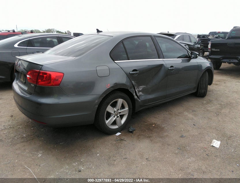 3VWLL7AJ2CM360308
