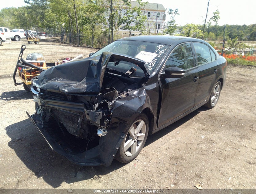 3VWLL7AJ6CM335525