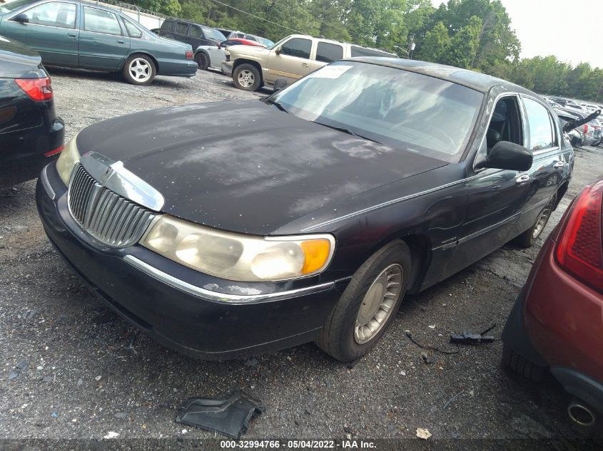 2000 Lincoln Town Car Executive VIN: 1LNHM81W3YY784675 Lot: 32994766