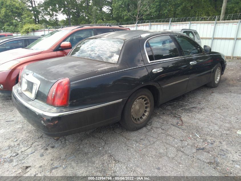 1LNHM81W3YY784675 2000 Lincoln Town Car Executive