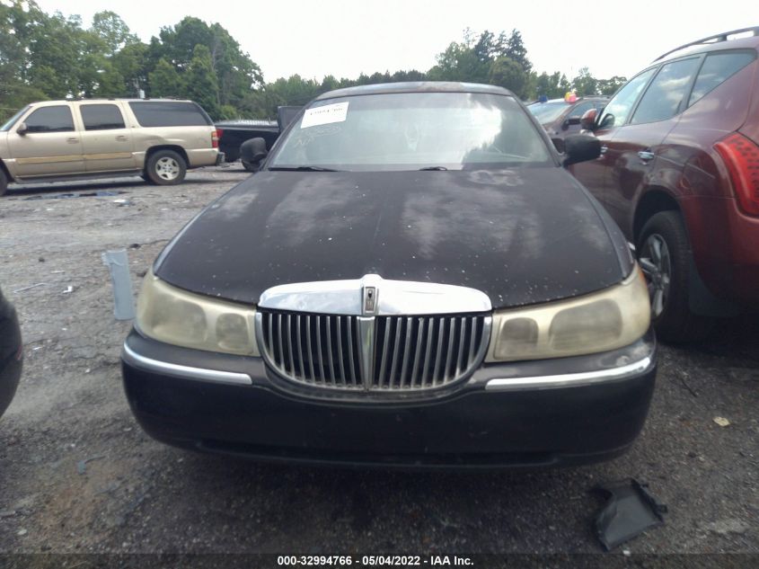 2000 Lincoln Town Car Executive VIN: 1LNHM81W3YY784675 Lot: 32994766