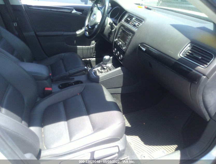 3VWLA7AJ5FM251545