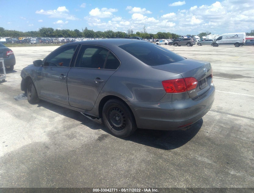 3VW2K7AJ2BM382824