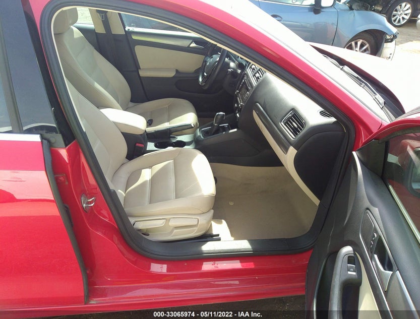 3VWLA7AJ5FM245082